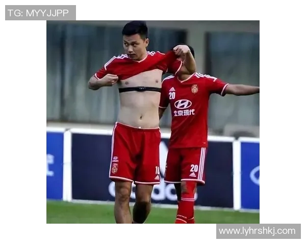 小将足球星纹身：象征梦想与奋斗的独特印记，展现年轻球员无限潜力与热情