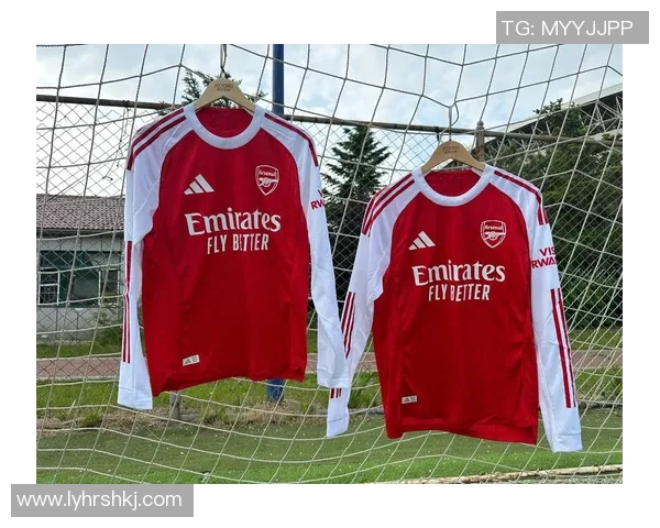 穿中袜球星足球风采展现 技术与潮流的完美结合